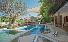 Villa Dinding Batu