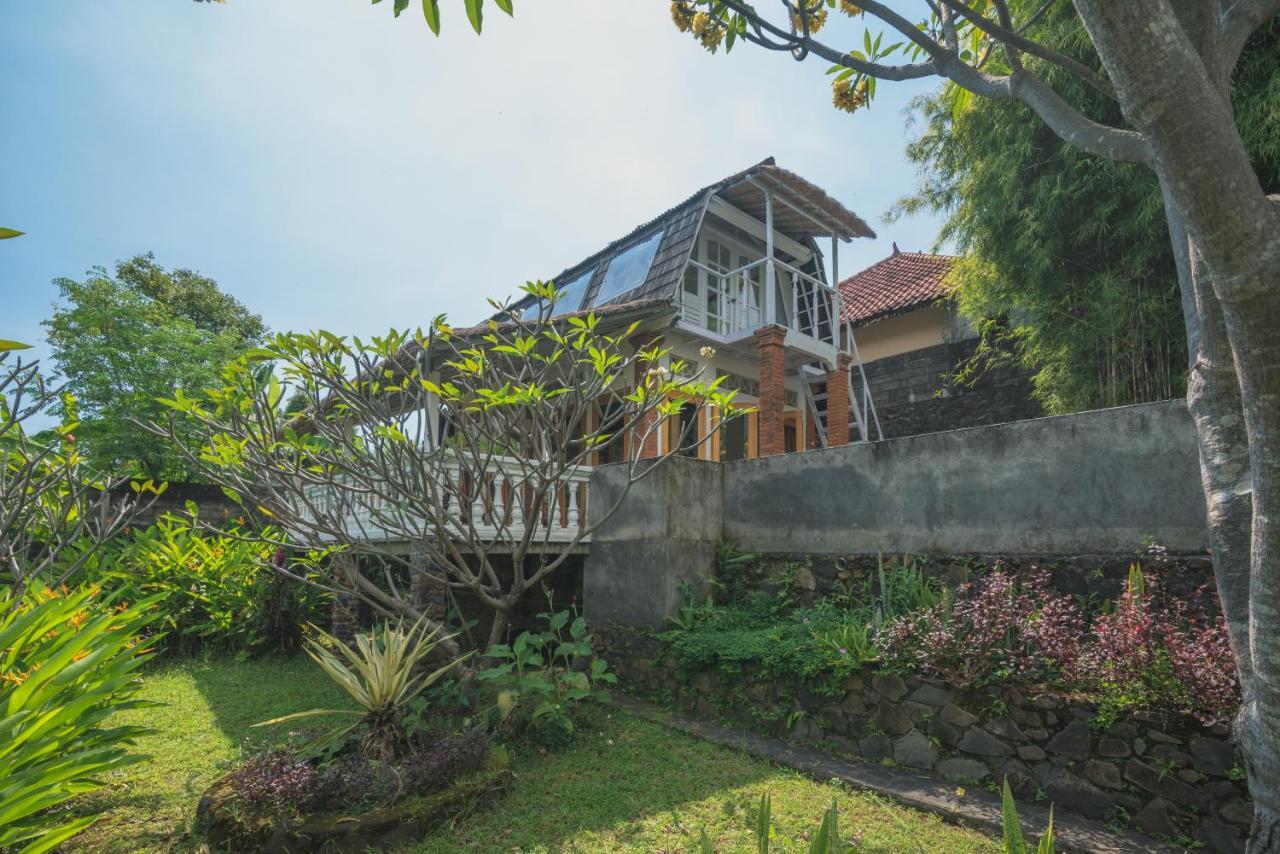 Villa Dinding Batu Singaraja Exterior foto